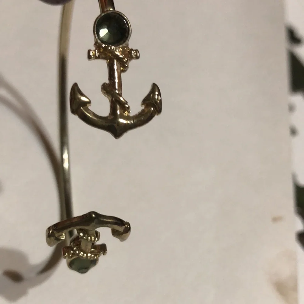 Gold tone Anchor bracelet - Picture 4 of 4